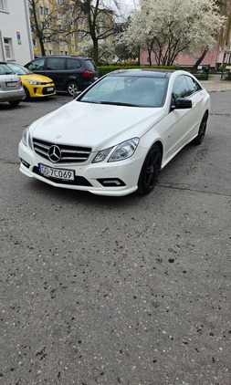 Mercedes-Benz Klasa E cena 56900 przebieg: 204000, rok produkcji 2010 z Gdańsk małe 232